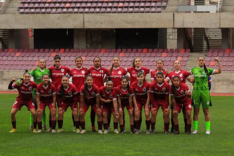 2-768x512 El fútbol formativo femenino se abre paso en La Serena