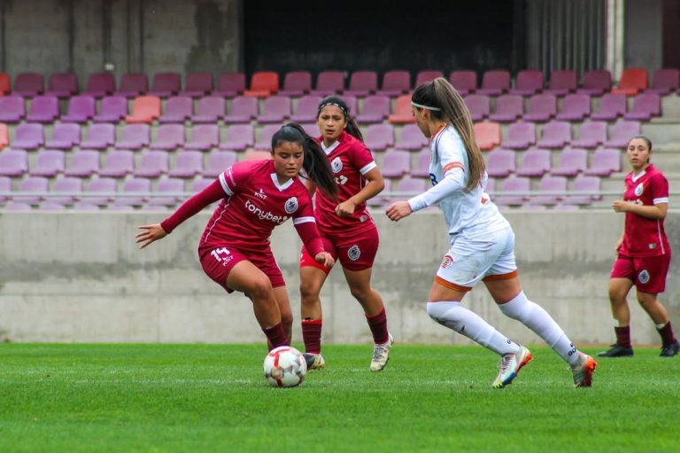 4-768x511 El fútbol formativo femenino se abre paso en La Serena